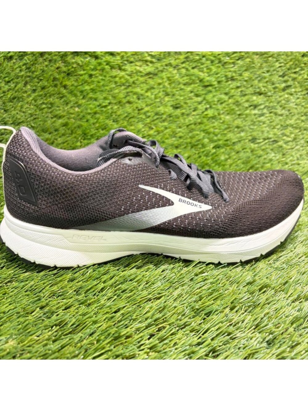 Brooks Revel 4 Womens Size 9.5 Black White Athletic Running Shoes Sneakers